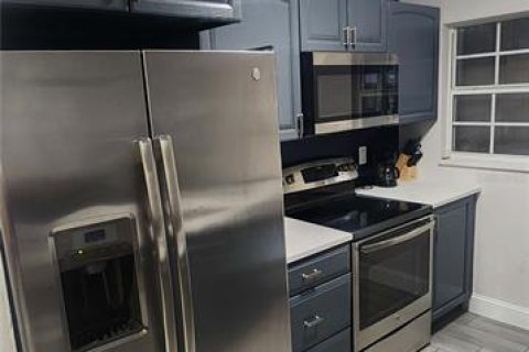 Casa en alquiler en Tampa, Florida, 3 dormitorios, 95.88 m2 № 1347460 - foto 5