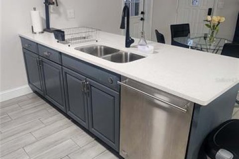 Casa en alquiler en Tampa, Florida, 3 dormitorios, 95.88 m2 № 1347460 - foto 6