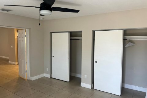 Immobilier commercial à louer à West Palm Beach, Floride: 4 chambres, 139.35 m2 № 1224686 - photo 1
