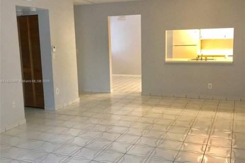 Condo in Miami, Florida, 2 bedrooms  № 1779172 - photo 29