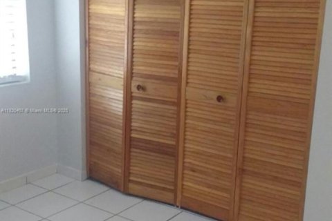 Condo in Miami, Florida, 2 bedrooms  № 1779172 - photo 8