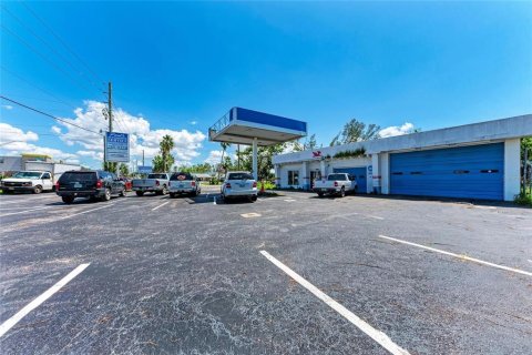 Propiedad comercial en venta en Bradenton, Florida, 194.63 m2 № 1902816 - foto 9