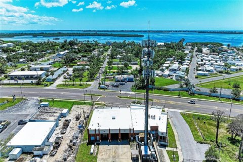Propiedad comercial en venta en Bradenton, Florida, 194.63 m2 № 1902816 - foto 1