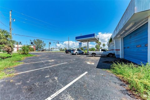 Propiedad comercial en venta en Bradenton, Florida, 194.63 m2 № 1902816 - foto 8