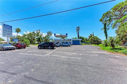 Propiedad comercial en venta en Bradenton, Florida, 194.63 m2 № 1902816 - foto 13