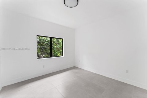 Casa en venta en Miami, Florida, 4 dormitorios № 1930910 - foto 22