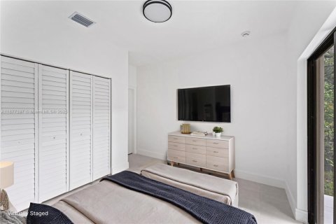 Casa en venta en Miami, Florida, 4 dormitorios № 1930910 - foto 7