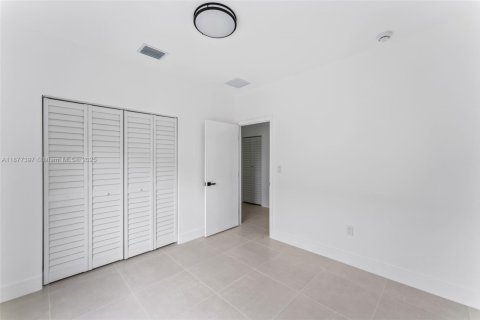 Casa en venta en Miami, Florida, 4 dormitorios № 1930910 - foto 25