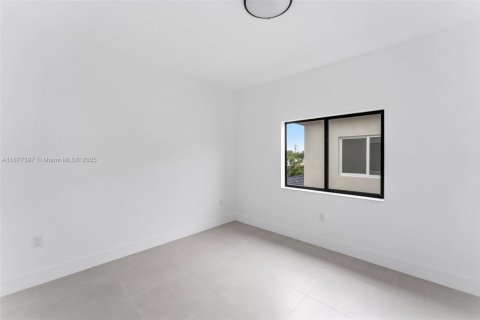 Casa en venta en Miami, Florida, 4 dormitorios № 1930910 - foto 24