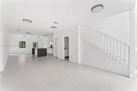 Casa en venta en Miami, Florida, 4 dormitorios № 1930910 - foto 8