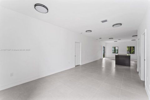 Casa en venta en Miami, Florida, 4 dormitorios № 1930910 - foto 9