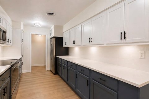 House in Belle Isle, Florida 4 bedrooms, 156.08 sq.m. № 2379432 - photo 7