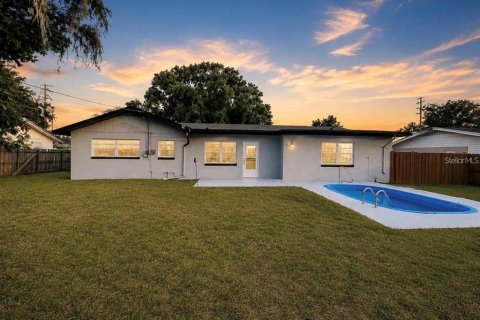 House in Belle Isle, Florida 4 bedrooms, 156.08 sq.m. № 2379432 - photo 26