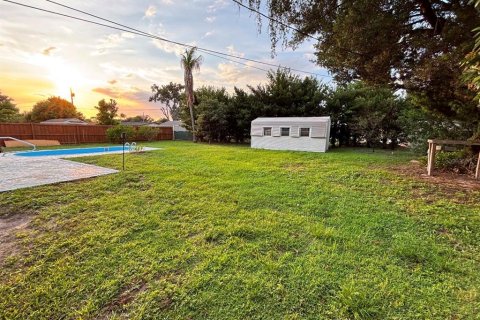 House in Belle Isle, Florida 4 bedrooms, 156.08 sq.m. № 2379432 - photo 25