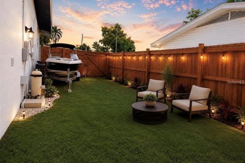 House in Belle Isle, Florida 4 bedrooms, 156.08 sq.m. № 2379432 - photo 22