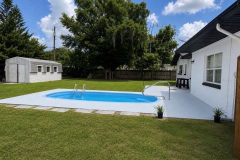 House in Belle Isle, Florida 4 bedrooms, 156.08 sq.m. № 2379432 - photo 24