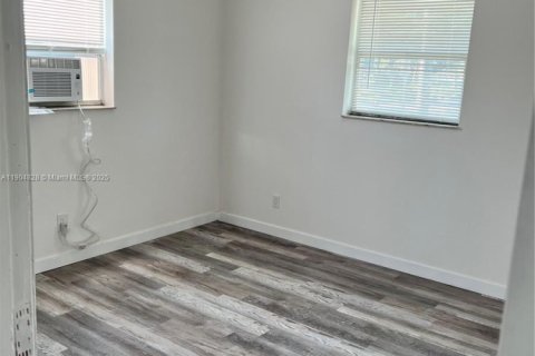 Propiedad comercial en venta en Fort Lauderdale, Florida, 137.96 m2 № 1955897 - foto 5