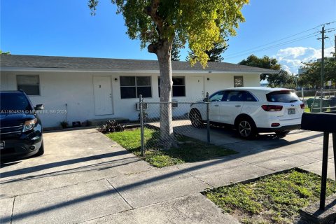 Propiedad comercial en venta en Fort Lauderdale, Florida, 137.96 m2 № 1955897 - foto 1