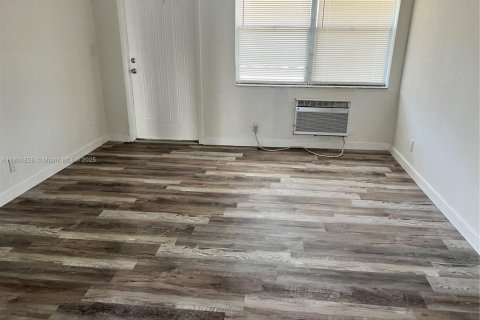 Propiedad comercial en venta en Fort Lauderdale, Florida, 137.96 m2 № 1955897 - foto 9