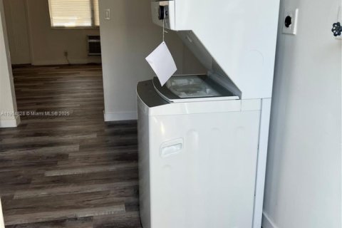 Propiedad comercial en venta en Fort Lauderdale, Florida, 137.96 m2 № 1955897 - foto 6