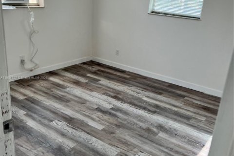 Propiedad comercial en venta en Fort Lauderdale, Florida, 137.96 m2 № 1955897 - foto 4