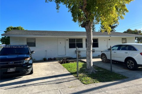 Propiedad comercial en venta en Fort Lauderdale, Florida, 137.96 m2 № 1955897 - foto 2