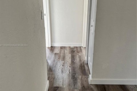 Propiedad comercial en venta en Fort Lauderdale, Florida, 137.96 m2 № 1955897 - foto 10