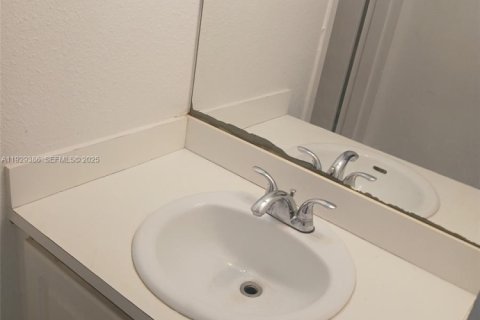 Снять в аренду кондоминиум в Пемброк-Парк, Флорида 2 спальни, 73.39м2, № 1988547 - фото 6