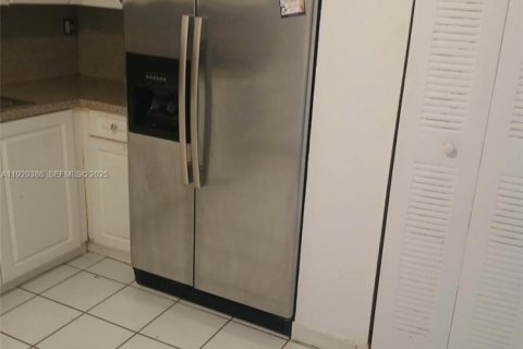 Снять в аренду кондоминиум в Пемброк-Парк, Флорида 2 спальни, 73.39м2, № 1988547 - фото 2