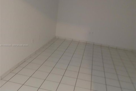 Снять в аренду кондоминиум в Пемброк-Парк, Флорида 2 спальни, 73.39м2, № 1988547 - фото 9