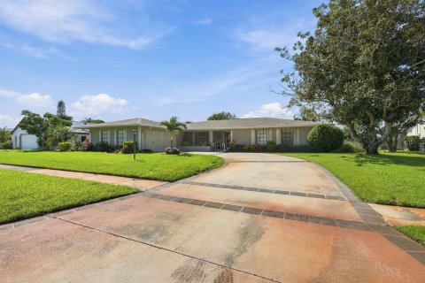 Villa ou maison à vendre à Port St. Lucie, Floride: 3 chambres, 194.54 m2 № 2427753 - photo 2