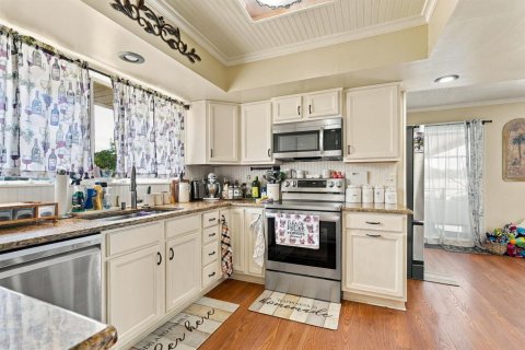 Villa ou maison à vendre à Port St. Lucie, Floride: 3 chambres, 194.54 m2 № 2427753 - photo 4