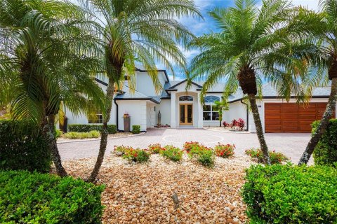 House in Port Orange, Florida 4 bedrooms, 317.26 sq.m. № 1737446 - photo 6