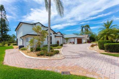 House in Port Orange, Florida 4 bedrooms, 317.26 sq.m. № 1737446 - photo 9