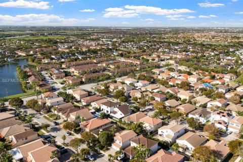 Купить виллу или дом в Хомстед, Флорида 3 спальни, 202.16м2, № 2045920 - фото 8