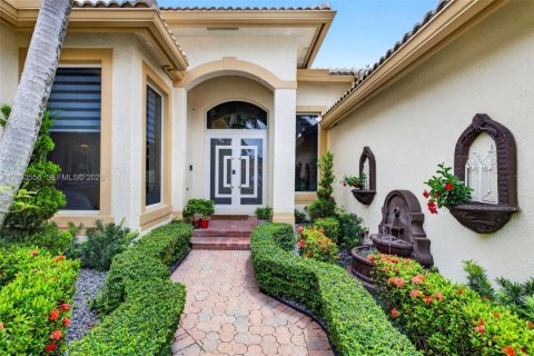 House in Miramar, Florida 5 bedrooms, 333.61 sq.m. № 2186316 - photo 4