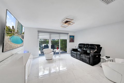 Villa ou maison à vendre à Lauderdale-by-the-Sea, Floride: 3 chambres, 159.33 m2 № 2418112 - photo 15