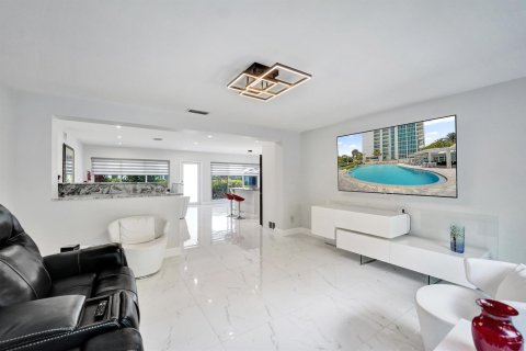 Villa ou maison à vendre à Lauderdale-by-the-Sea, Floride: 3 chambres, 159.33 m2 № 2418112 - photo 17
