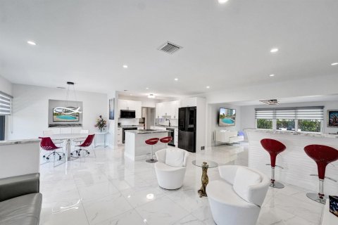 Villa ou maison à vendre à Lauderdale-by-the-Sea, Floride: 3 chambres, 159.33 m2 № 2418112 - photo 4