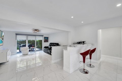 Villa ou maison à vendre à Lauderdale-by-the-Sea, Floride: 3 chambres, 159.33 m2 № 2418112 - photo 13