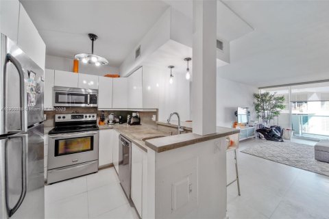 Copropriété à vendre à Miami Beach, Floride: 1 chambre, 77.76 m2 № 1955617 - photo 2
