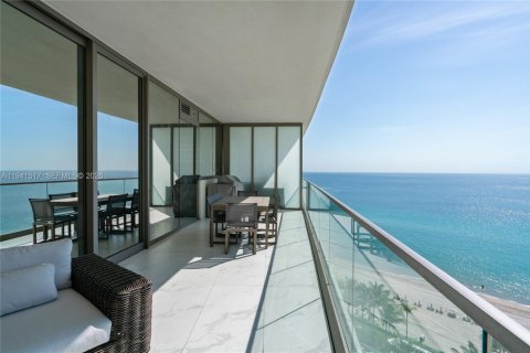 Снять в аренду кондоминиум в Санни-Айлс-Бич, Флорида 2 спальни, 143.53м2, № 1999108 - фото 3