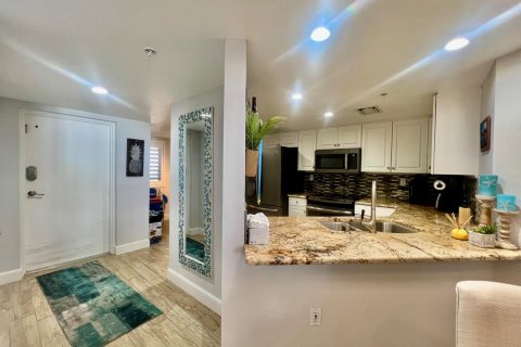 Condominio en venta en Hutchinson Island South, Florida, 2 dormitorios, 130.53 m2 № 2085080 - foto 13