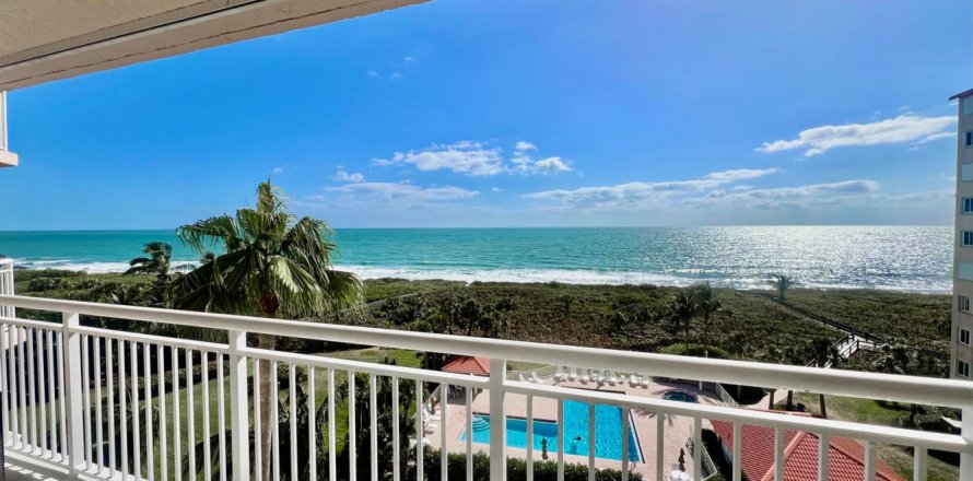 Condominio en Hutchinson Island South, Florida, 2 dormitorios  № 2085080