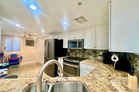 Condominio en venta en Hutchinson Island South, Florida, 2 dormitorios, 130.53 m2 № 2085080 - foto 16