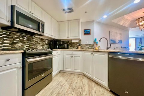 Condominio en venta en Hutchinson Island South, Florida, 2 dormitorios, 130.53 m2 № 2085080 - foto 15
