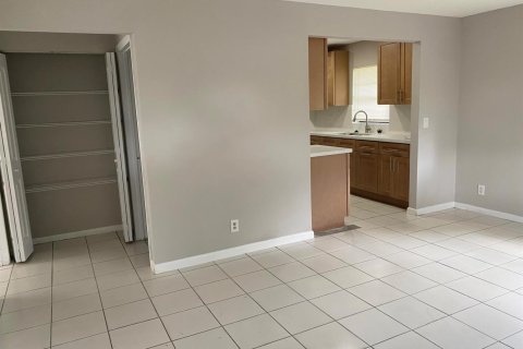 Apartamento en alquiler en West Palm Beach, Florida, 3 dormitorios, 104.05 m2 № 2289270 - foto 2