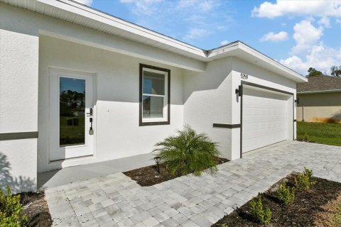 Casa en venta en Port Charlotte, Florida, 4 dormitorios, 151.99 m2 № 2385970 - foto 2