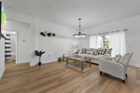 Casa en venta en Port Charlotte, Florida, 4 dormitorios, 151.99 m2 № 2385970 - foto 11