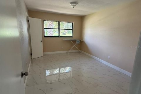 Casa en venta en Port Charlotte, Florida, 4 dormitorios, 166.95 m2 № 2308596 - foto 11